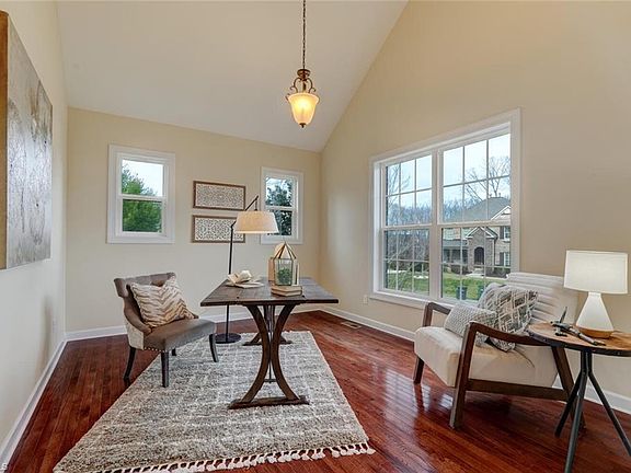 3rd image of 7 Towneley Ct