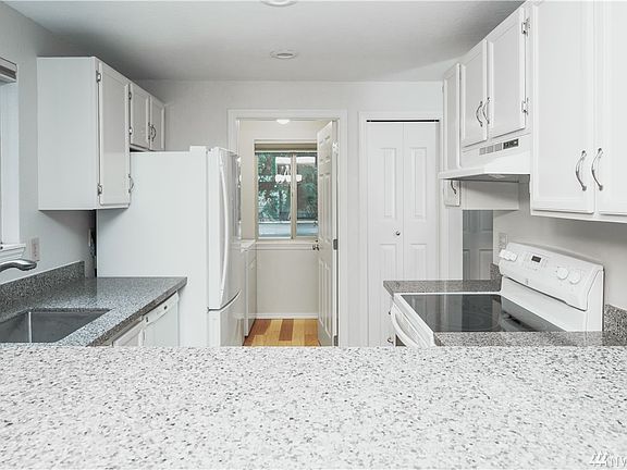 4th image of 14500 NE Redmond Way