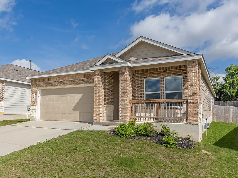 3572 Axis Hill St — Photo 2