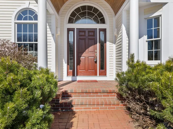 15 Carriage Hill, North Yarmouth, ME 04097