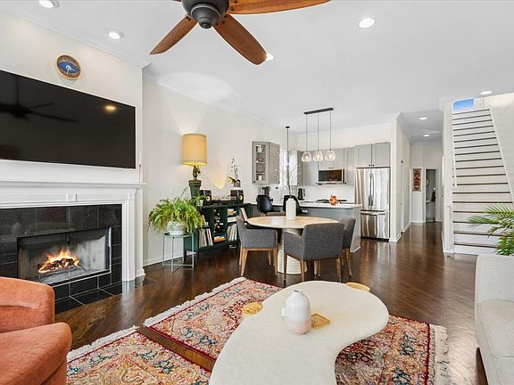 4th image of 2427 W Augusta Blvd #3