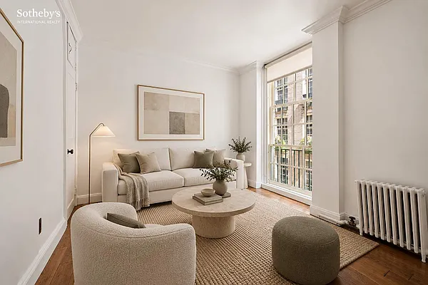 Living room, photo 2