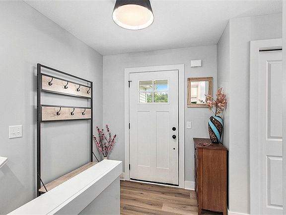 4th image of 9241 Shoreway Dr