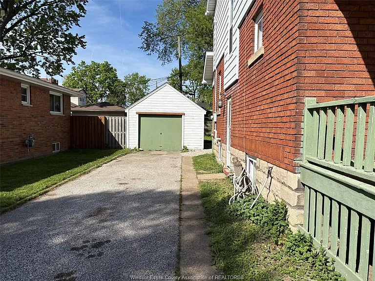 855 Edward Ave — Photo 3