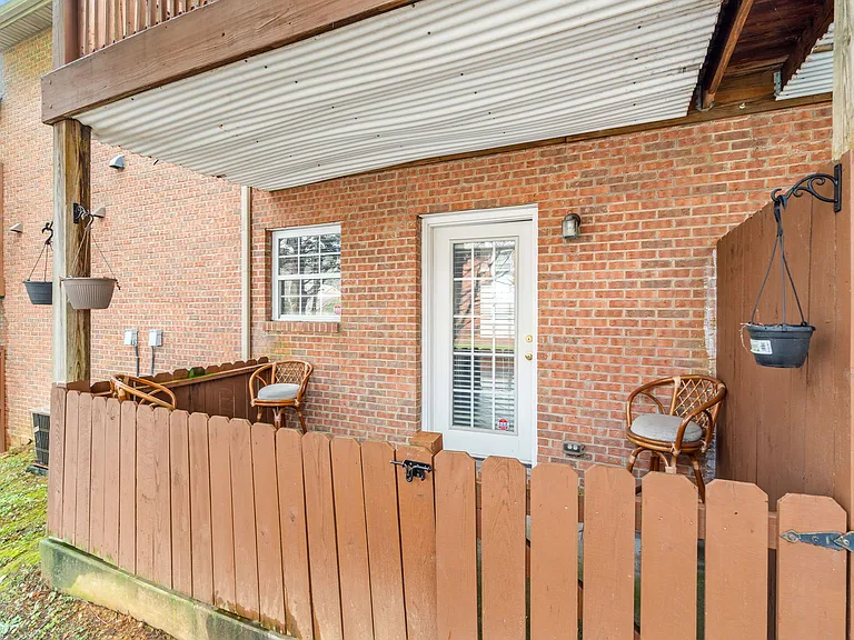 1707 Maple View Way — Photo 17