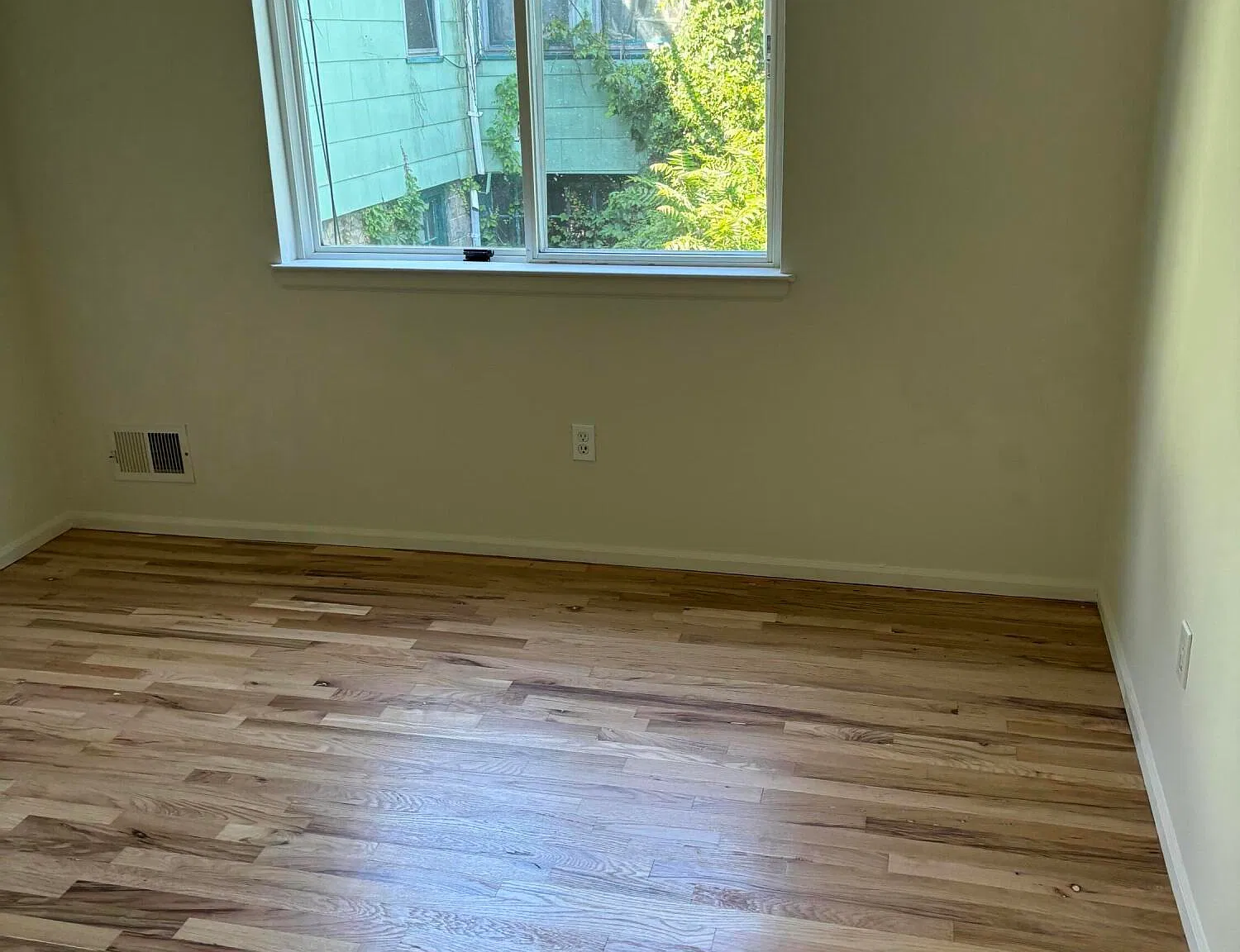 4 bed, 3.0 bath, 1280 sqft, $4,000 — Photo 3