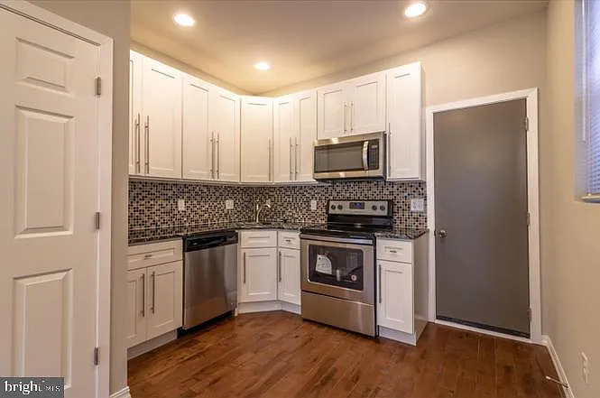 6241 N Woodstock St — Photo 5