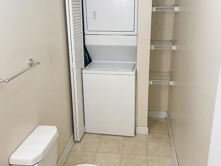 3910 N Pine Grove Ave #2 — Photo 5