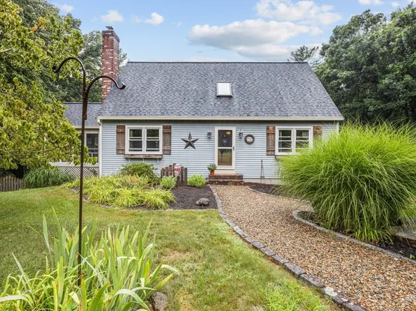 9 Bridle Path Ln, Middleboro, MA 02346