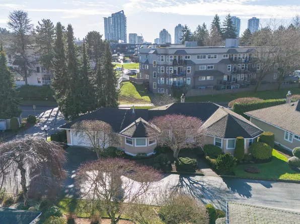 15121 19th Ave #101, Surrey, BC V4A 8J4