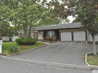 5 David Dr, Selden, NY