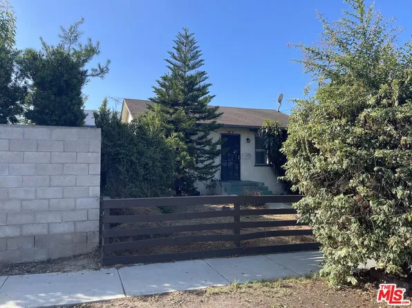 780 E Walton St, Signal Hill, CA 90755