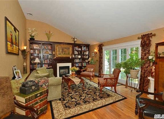 4th image of 226 Cedrus Ave