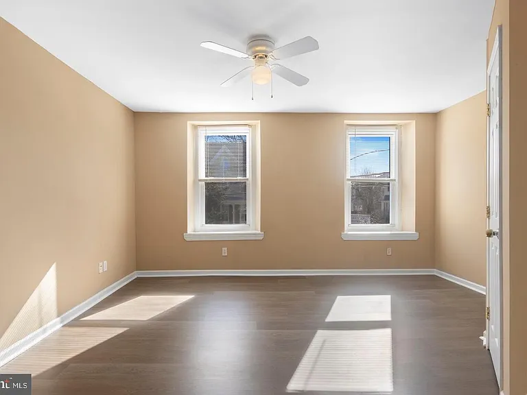 400 Green Ln #2 — Photo 4