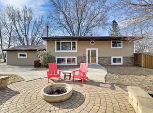 2339 Hand Ave, Roseville, MN 55113