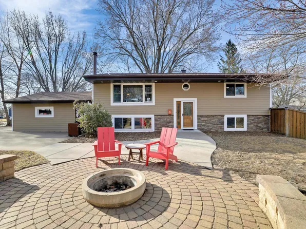 2339 Hand Ave, Roseville, MN 55113