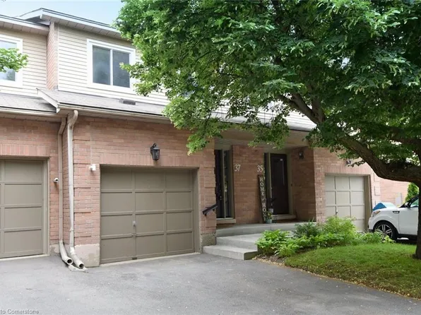 26 Moss Blvd #37, Hamilton, ON L9H 6W7