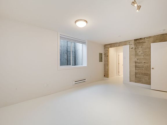 4th image of 3902 S Ferdinand St #104