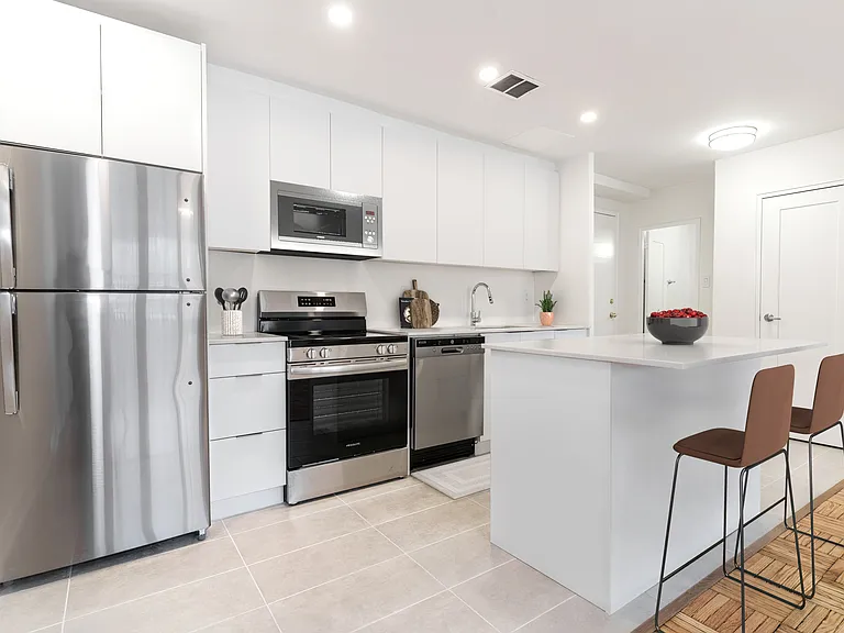 49 Glen Elm Ave — Photo 10
