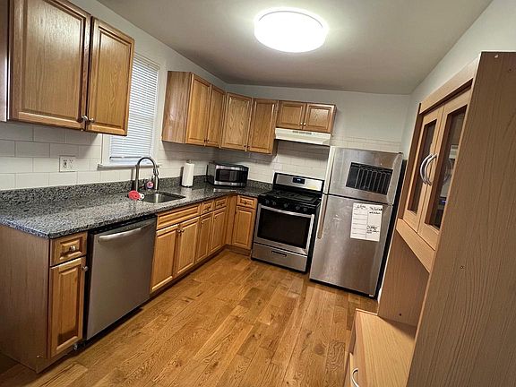 5th image of 355 Lakeview Ave