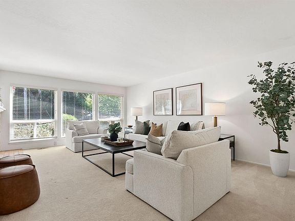 3rd image of 500 Fairway Drive