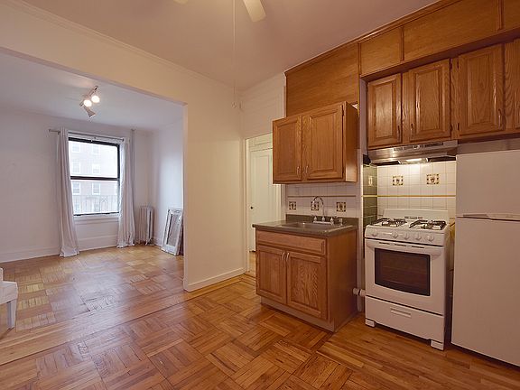 4th image of 151 E 19th St APT 51