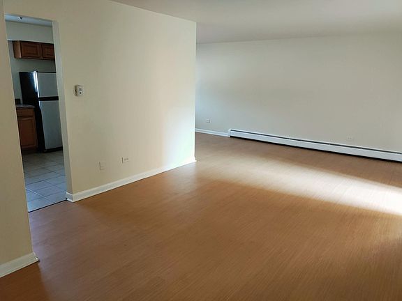5th image of 1640 W Sherwin Ave APT 1B