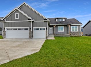 305 11th St NW, Bondurant, IA 50035