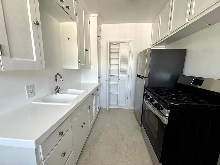 8951 Cynthia St — Photo 17