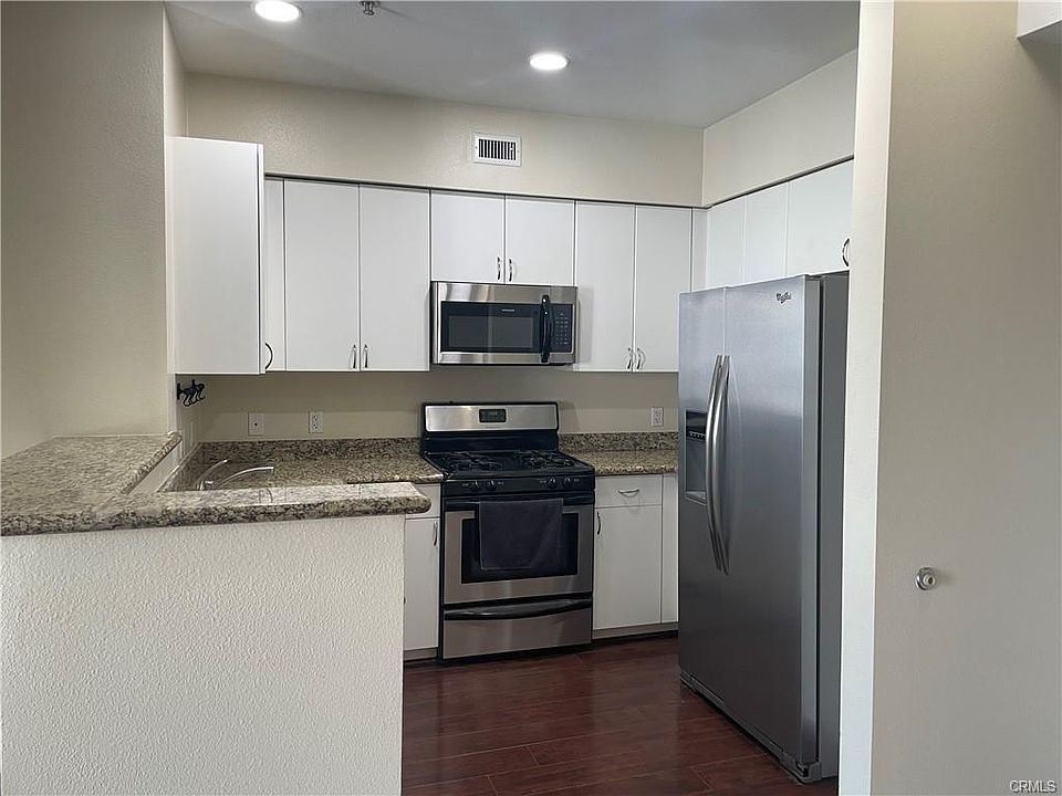 1st image of 3030 Vineland Ave