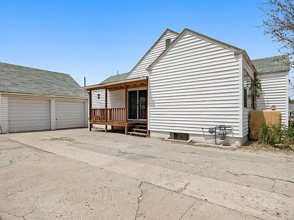 4th image of 829 Leon St