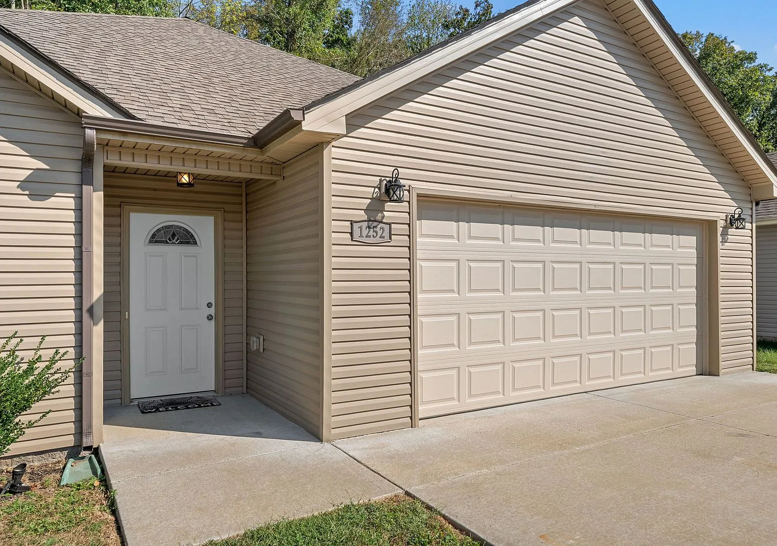 Pet Friendly Three Bedroom! Six Month Lease Only! — Photo 3