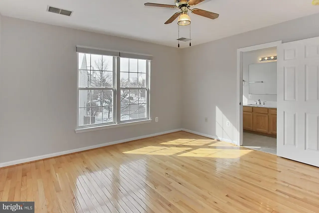3 bed, 1826 sqft, $3,150 — Photo 3