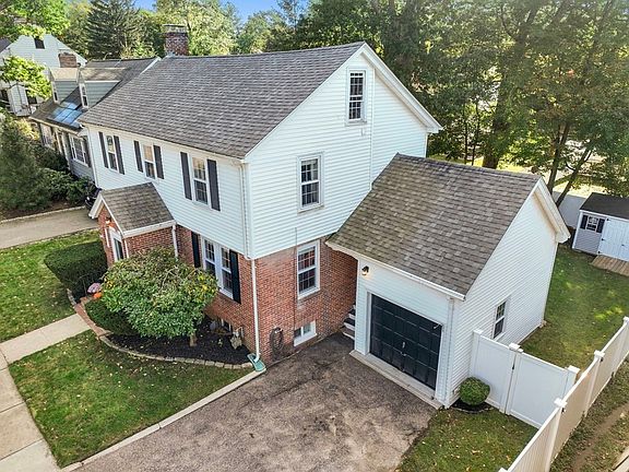 4th image of 135 Milton Ave