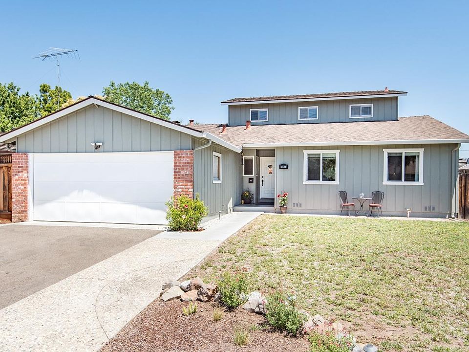 2nd image of 2110 La Miel Way