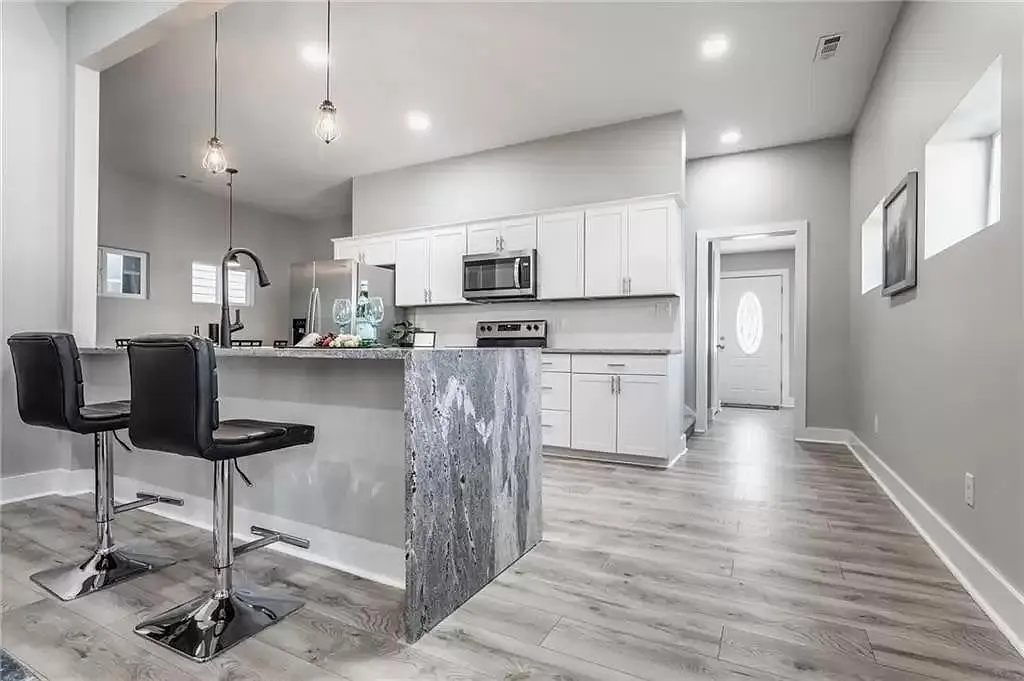 4 bed, 1669 sqft, $2,700 — Photo 2