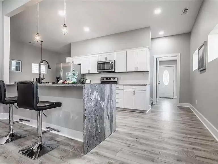 243 Terrace Ave — Photo 2