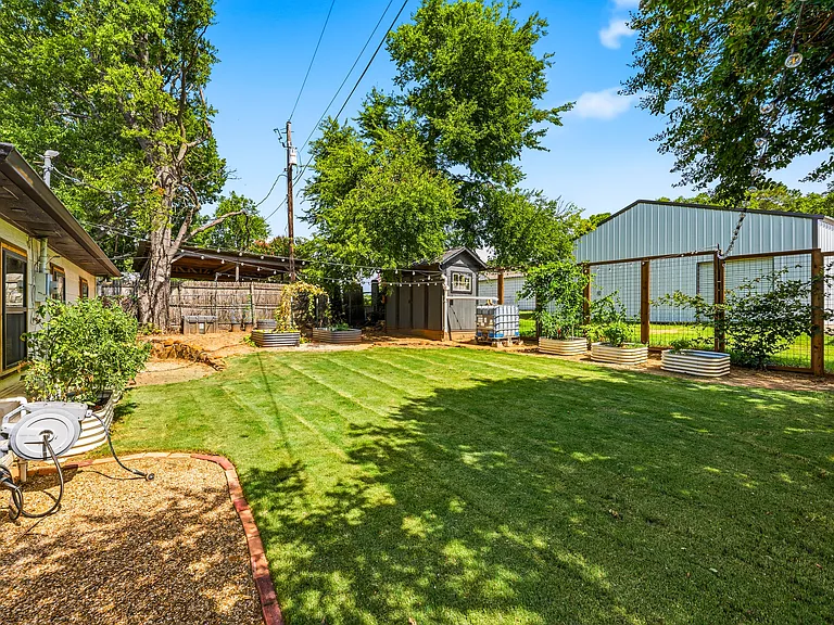627 Francks Cir — Photo 23