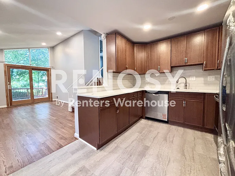 10812 Lombardy Rd — Photo 3