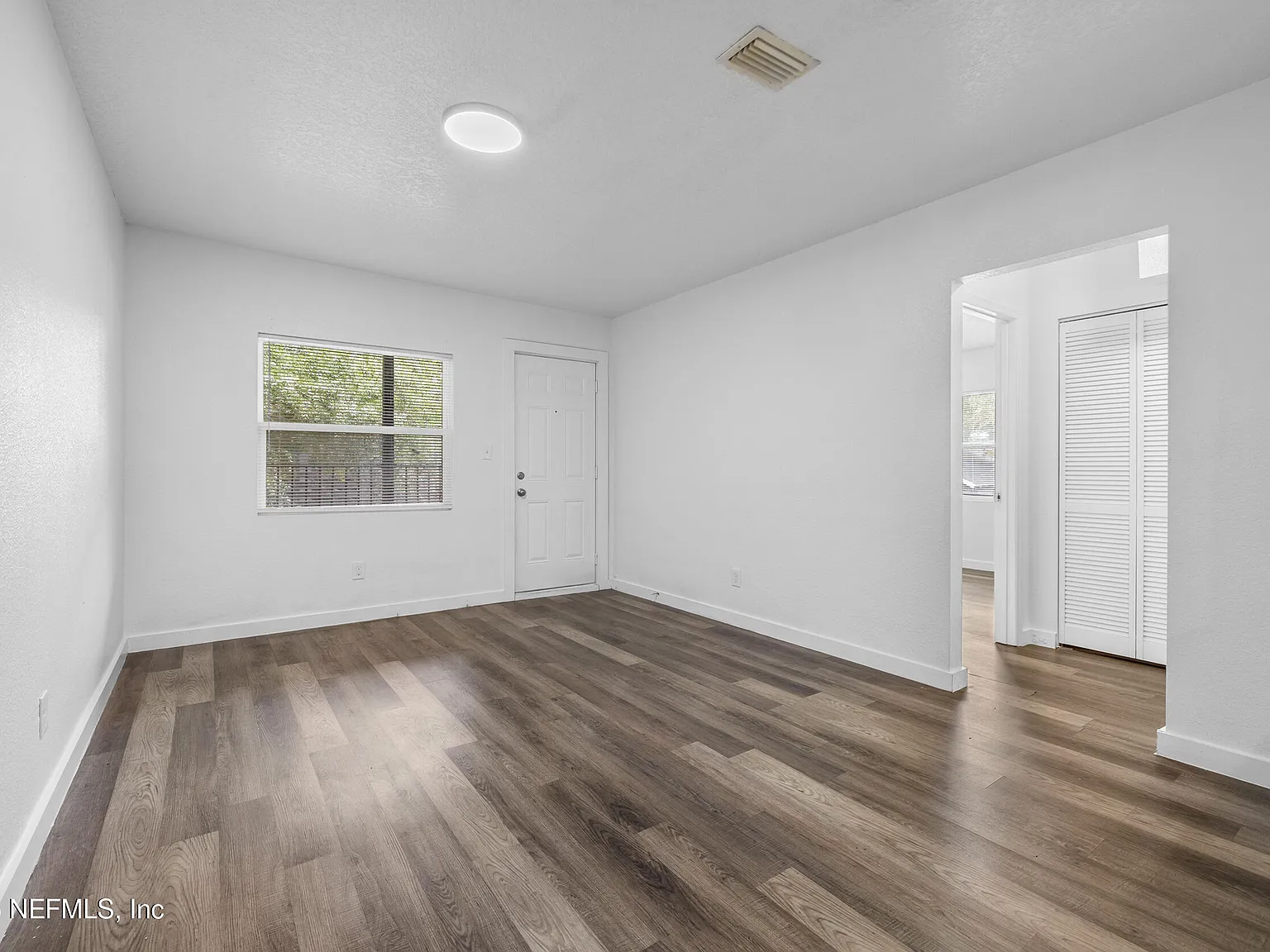 2 bed, 1.0 bath, 690 sqft, $1,050 — Photo 3