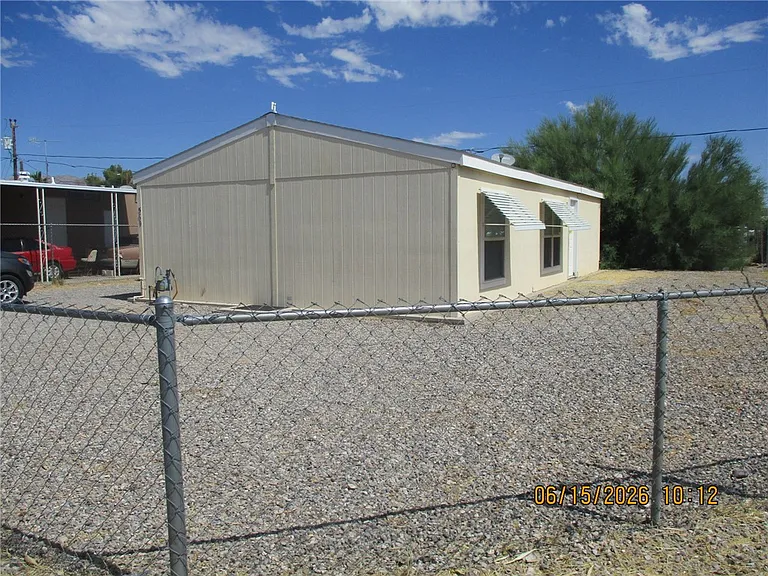 569 Harbor Dr — Photo 3