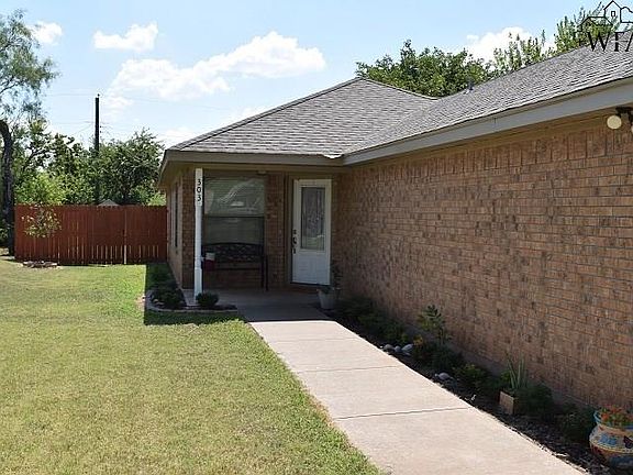 2nd image of 303 W Diamond Ave