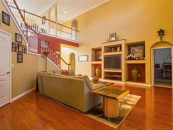 3rd image of 311 Harts Oak Pl