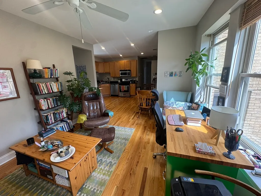 Building Photo - 4714 N Bernard St #3W