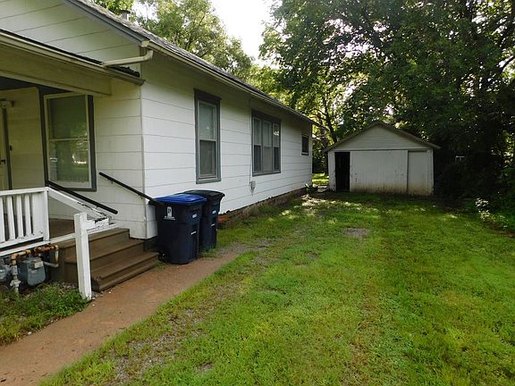 2nd image of 418 N Topeka St