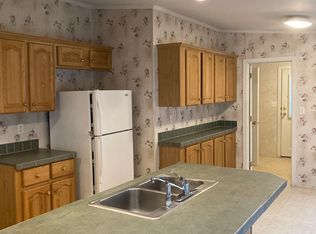 207 High St, South Paris, ME 04281