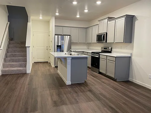 6920 Stephanie Pl Photo 1