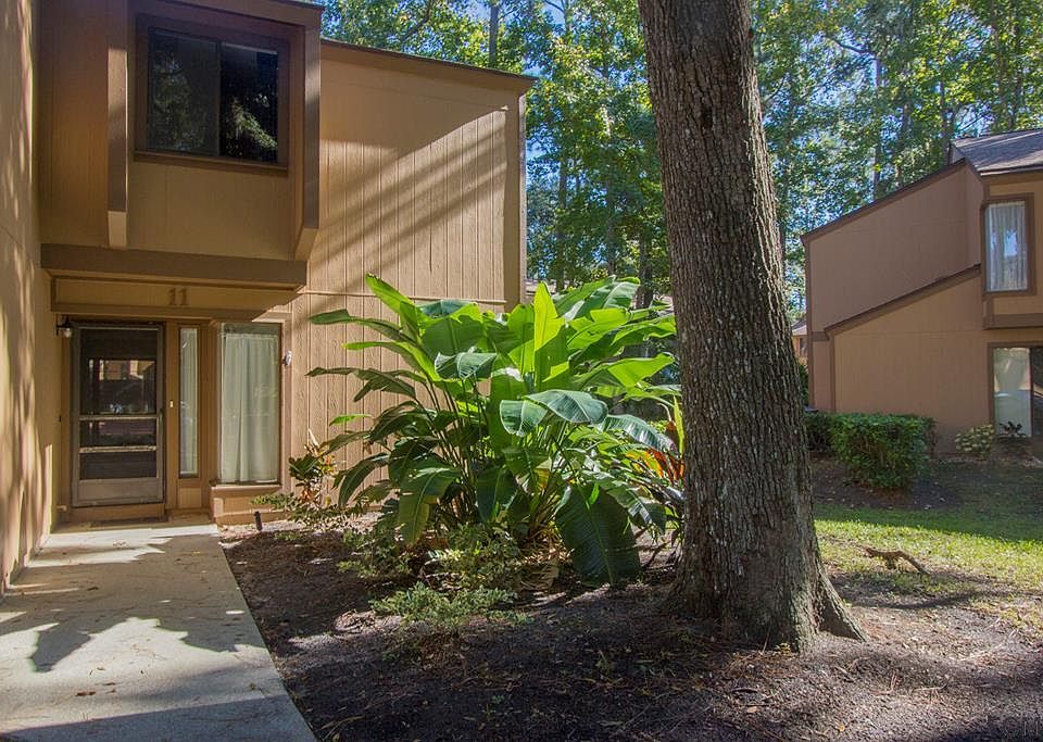 1st image of 11 Broadmore Cir