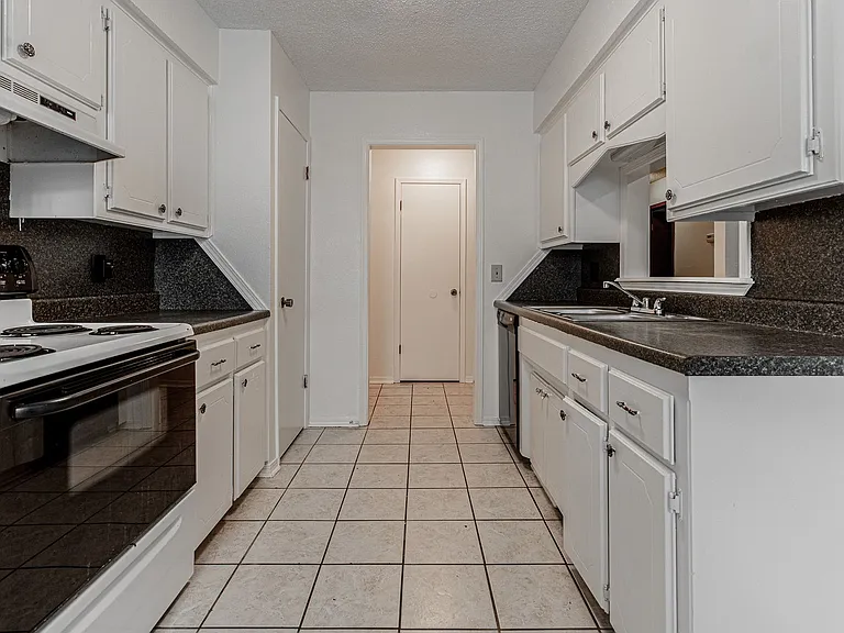 3808 Oakcliff Dr — Photo 9