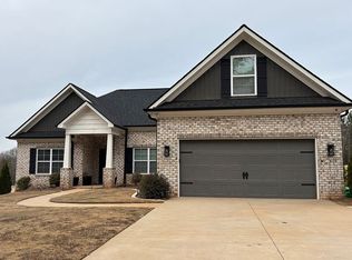 229 Carriage Gate Dr, Wellford, SC 29385